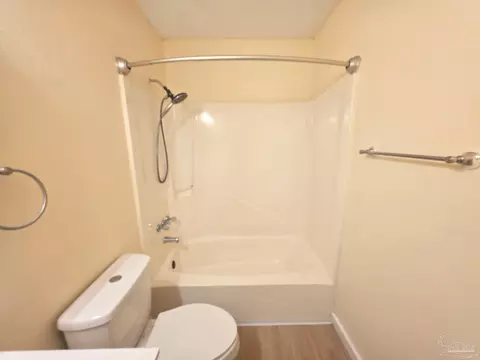 Bath - 215 Aza Pl, Crestview, FL 32539 photo 2 of 3