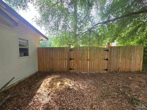 Exterior - 215 Aza Pl, Crestview, FL 32539 photo 3 of 8