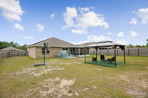 Exterior - 4656 Red Oak Dr, Milton, FL 32583 photo 9 of 10