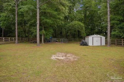 Exterior - 4656 Red Oak Dr, Milton, FL 32583 photo 10 of 10