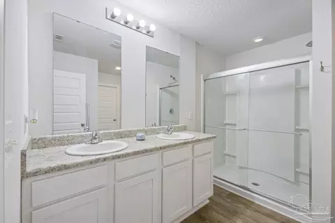 Bath - 4656 Red Oak Dr, Milton, FL 32583 photo 1 of 2
