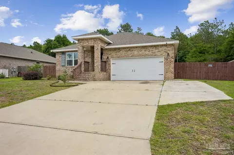 Exterior - 4656 Red Oak Dr, Milton, FL 32583 photo 3 of 10
