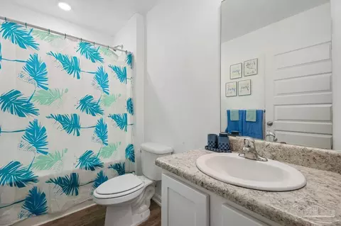 Bath - 4656 Red Oak Dr, Milton, FL 32583 photo 2 of 2