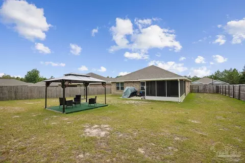 Exterior - 4656 Red Oak Dr, Milton, FL 32583 photo 7 of 10