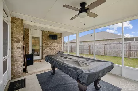 Exterior - 4656 Red Oak Dr, Milton, FL 32583 photo 4 of 10