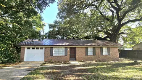 5079 Pennington Ln, Pace, FL 32571