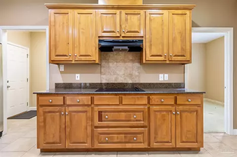 Kitchen - 26064 Chatelaine Rd, Elberta, AL 36530 photo 3 of 4