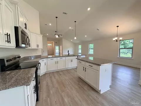 Kitchen - 4554 Chantilly Way, Milton, FL 32583 photo 1 of 2