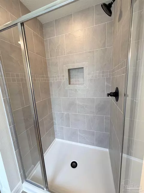 Bath - 4554 Chantilly Way, Milton, FL 32583 photo 2 of 2