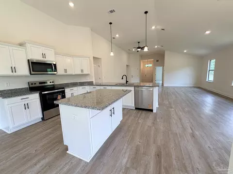 Kitchen - 4554 Chantilly Way, Milton, FL 32583 photo 2 of 2