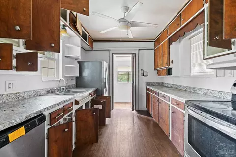 Kitchen - 3271 Electra Dr, Milton, FL 32583 photo 1 of 2
