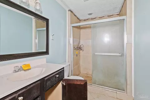 Bath - 3271 Electra Dr, Milton, FL 32583 photo 1 of 2