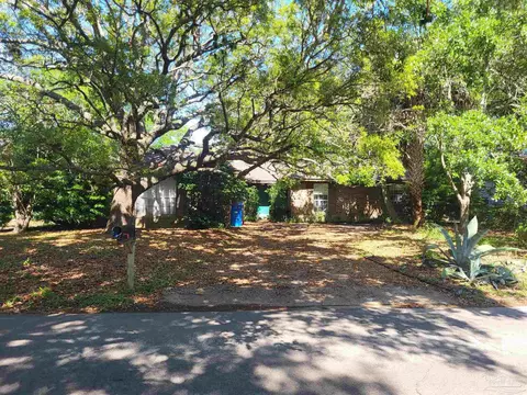 1020 Great Oaks Dr, Gulf Breeze, FL 32563