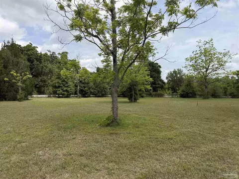 4810 Keyser Ln, Pace, FL 32571