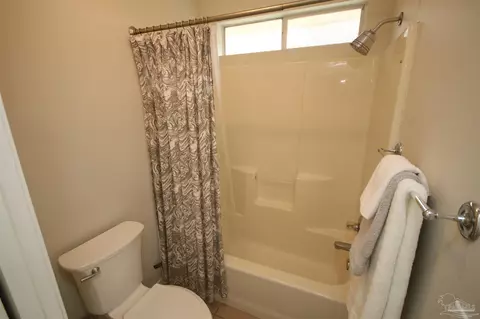 Bath - 5720 Callandar Pl, Milton, FL 32583 photo 7 of 8