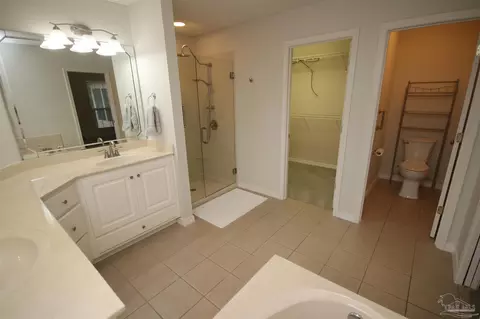 Bath - 5720 Callandar Pl, Milton, FL 32583 photo 4 of 8