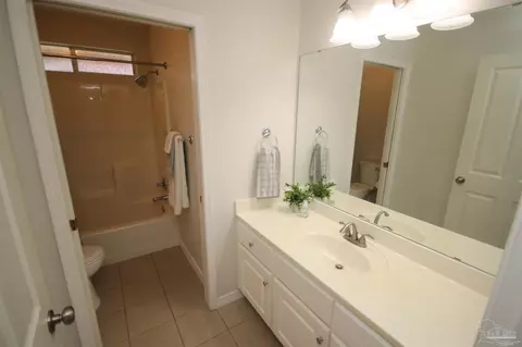 Bath - 5720 Callandar Pl, Milton, FL 32583 photo 6 of 8
