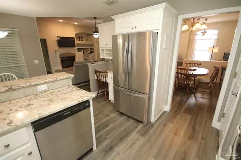 Kitchen - 5720 Callandar Pl, Milton, FL 32583 photo 6 of 9