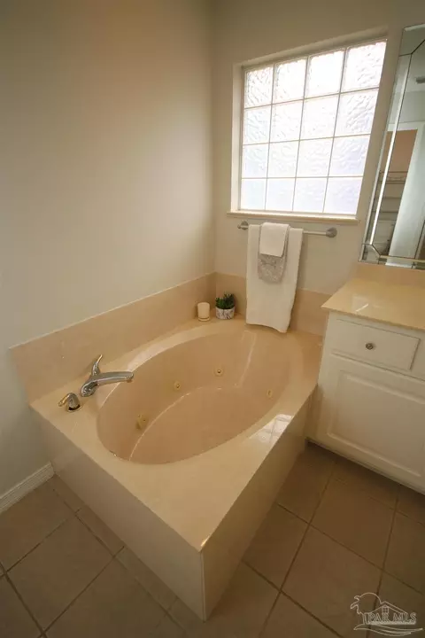 Bath - 5720 Callandar Pl, Milton, FL 32583 photo 3 of 8