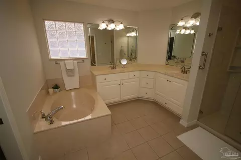Bath - 5720 Callandar Pl, Milton, FL 32583 photo 1 of 8