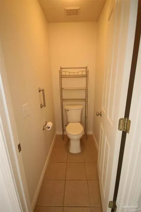 Bath - 5720 Callandar Pl, Milton, FL 32583 photo 5 of 8