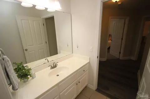 Bath - 5720 Callandar Pl, Milton, FL 32583 photo 8 of 8