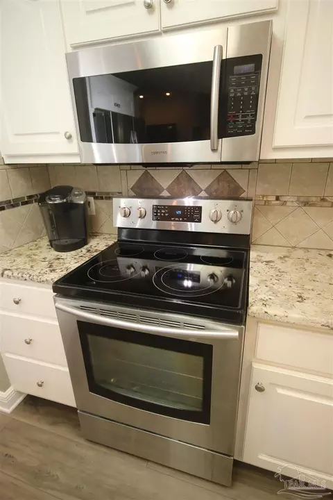 Kitchen - 5720 Callandar Pl, Milton, FL 32583 photo 8 of 9