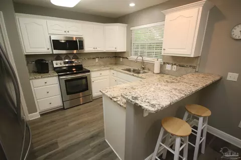 Kitchen - 5720 Callandar Pl, Milton, FL 32583 photo 3 of 9