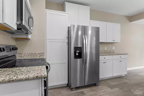 Kitchen - 3177 Wallace Lake Rd, Pace, FL 32571 photo 4 of 4
