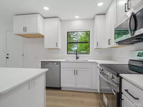 Kitchen - 125 Madrid Rd, Cantonment, FL 32533 photo 2 of 2