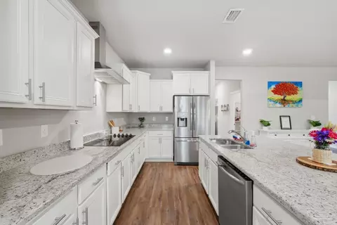 Kitchen - 866 Jesse Dr, Cantonment, FL 32533 photo 2 of 2