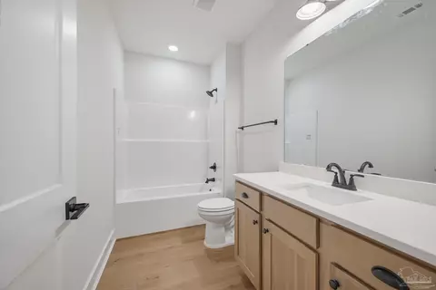Bath - 4145 Woodfin Cir, Pace, FL 32571 photo 1 of 5