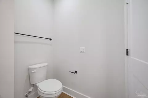 Bath - 4145 Woodfin Cir, Pace, FL 32571 photo 4 of 5
