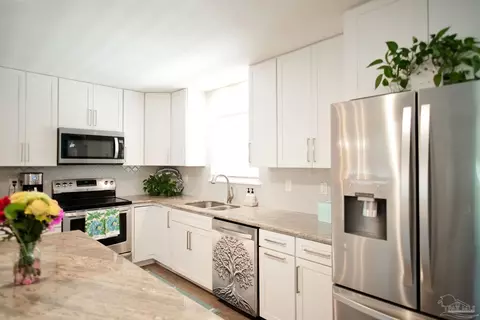 Kitchen - 2001 Chavers Rd, Cantonment, FL 32533 photo 4 of 6