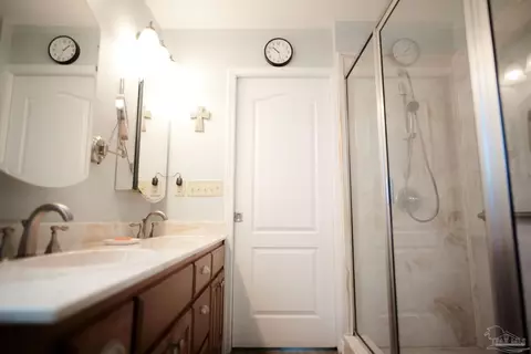Bath - 2001 Chavers Rd, Cantonment, FL 32533 photo 2 of 4