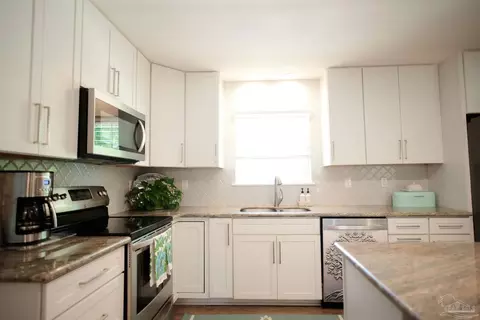 Kitchen - 2001 Chavers Rd, Cantonment, FL 32533 photo 5 of 6