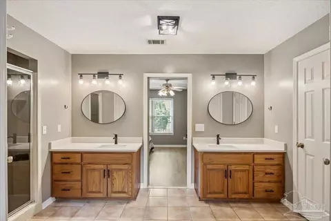 Bath - 2833 Tunnel Rd, Pace, FL 32571 photo 2 of 3