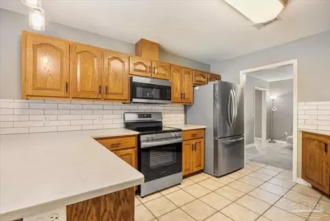 Kitchen - 2833 Tunnel Rd, Pace, FL 32571 photo 4 of 5