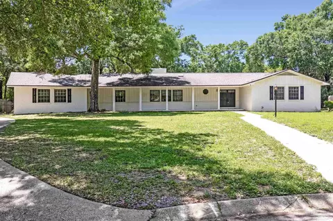 5745 Avenida Robledal, Pensacola, FL 32504