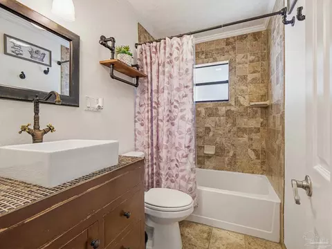 Bath - 7220 Beverly St, Milton, FL 32583 photo 1 of 1