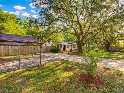 Exterior - 7220 Beverly St, Milton, FL 32583 photo 3 of 11