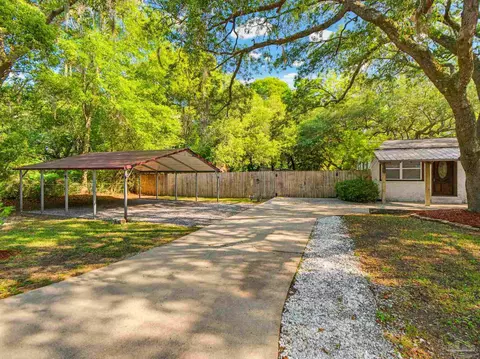 Exterior - 7220 Beverly St, Milton, FL 32583 photo 9 of 11