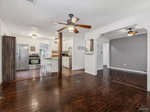 Living - 7220 Beverly St, Milton, FL 32583 photo 4 of 4