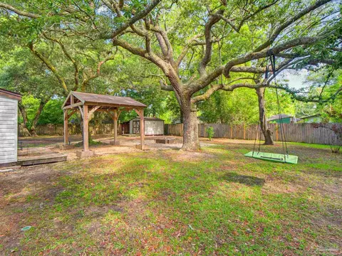 Exterior - 7220 Beverly St, Milton, FL 32583 photo 8 of 11