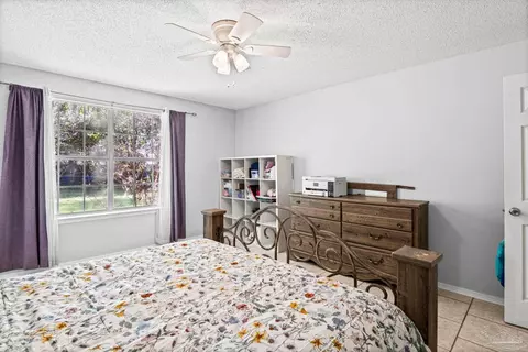 Bedroom - 5475 Chantilly Cir, Milton, FL 32583 photo 2 of 7