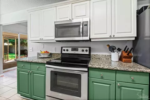Kitchen - 5475 Chantilly Cir, Milton, FL 32583 photo 6 of 6