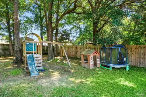Exterior - 5475 Chantilly Cir, Milton, FL 32583 photo 14 of 16