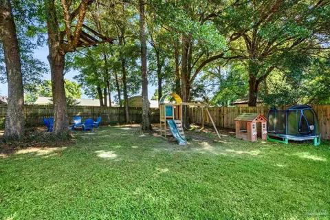Exterior - 5475 Chantilly Cir, Milton, FL 32583 photo 13 of 16