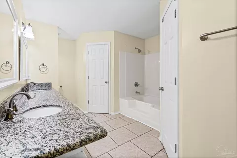 Bath - 5475 Chantilly Cir, Milton, FL 32583 photo 1 of 5
