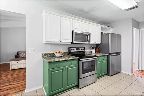Kitchen - 5475 Chantilly Cir, Milton, FL 32583 photo 4 of 6